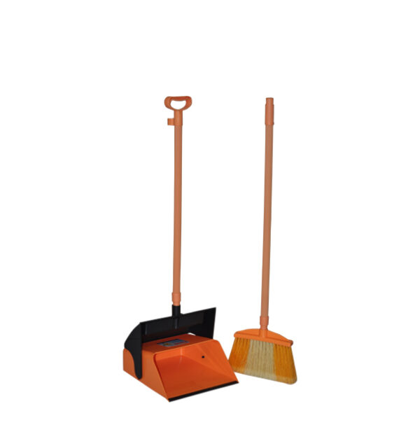 Pengki & Sapu Plastik Sampah Lion Star DP-16 Vivian Dustpan Set 130 (3) Pengki & Sapu Plastik Sampah Lion Star DP-16 Vivian Dustpan Set 130 Ukuran 285 x 115 x H 790 mm | Raja Plastik Indonesia