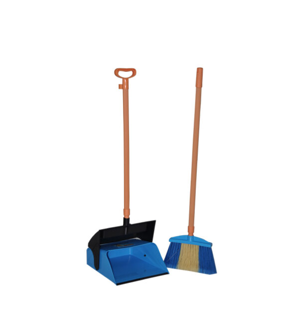 Pengki & Sapu Plastik Sampah Lion Star DP-16 Vivian Dustpan Set 130 Pengki & Sapu Plastik Sampah Lion Star DP-16 Vivian Dustpan Set 130 Ukuran 285 x 115 x H 790 mm | Raja Plastik Indonesia
