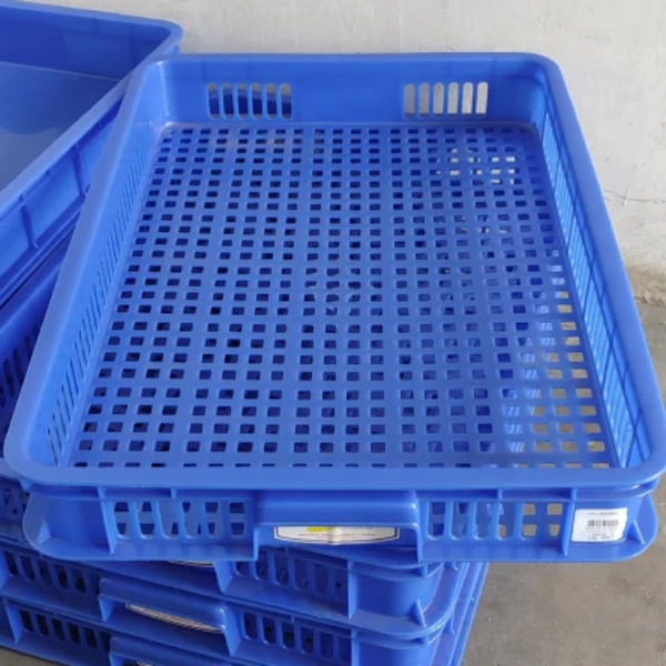 CONTAINER BOX INDUSTRI PLASTIK 16 LITER KIRAPAC 7251 LBG (LUBANG), WARNA BIRU HIJAU KUNING, UKURAN 61,3 x 42,9 x 7,9 cm| RAJA PLASTIK INDONESIA