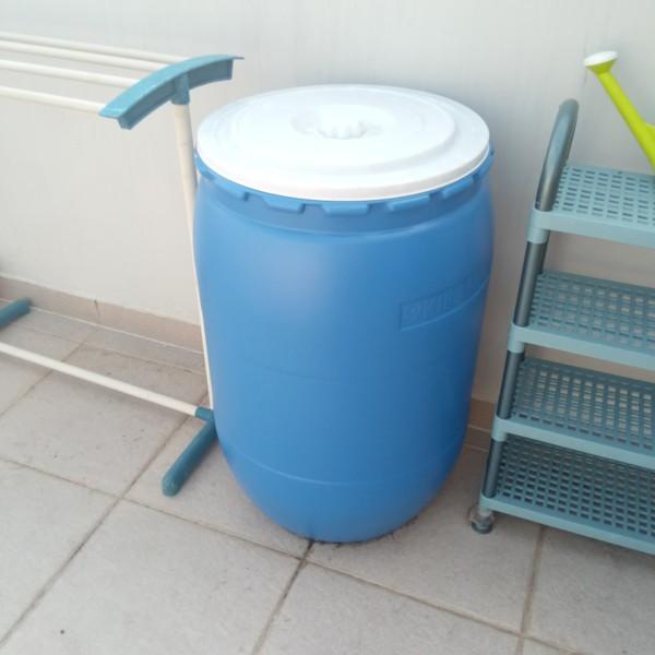 TONG AIR BIRU PLASTIK 125 LITER KIRAMAS 7410 DENGAN TUTUP, UKURAN D. 49.5 x T. 75.5 cm| RAJA PLASTIK INDONESIA