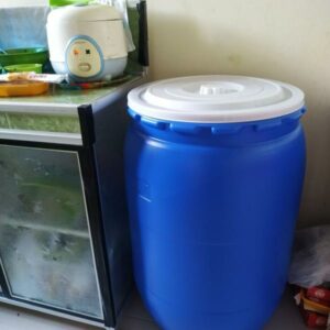 TONG AIR BIRU PLASTIK 125 LITER KIRAMAS 7410 DENGAN TUTUP, UKURAN D. 49.5 x T. 75.5 cm| RAJA PLASTIK INDONESIA